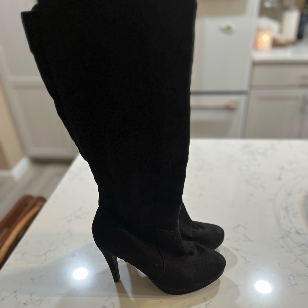 Forever 21 black knee-high boots size 9